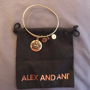 ❗️Sale❗️Alex and Ani Queen's Crown Bangle Bracelet